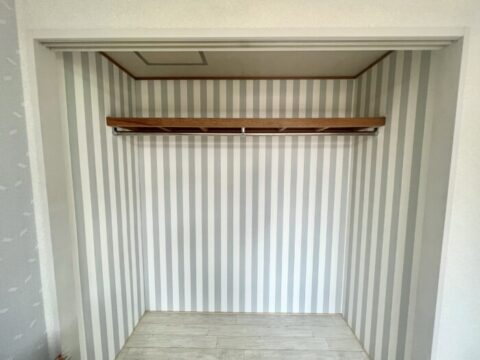 「壁紙を貼り替えたばかりなのに、剥がれたり浮いたりする理由と対処法」山口市のリフォームショップが教える対処法